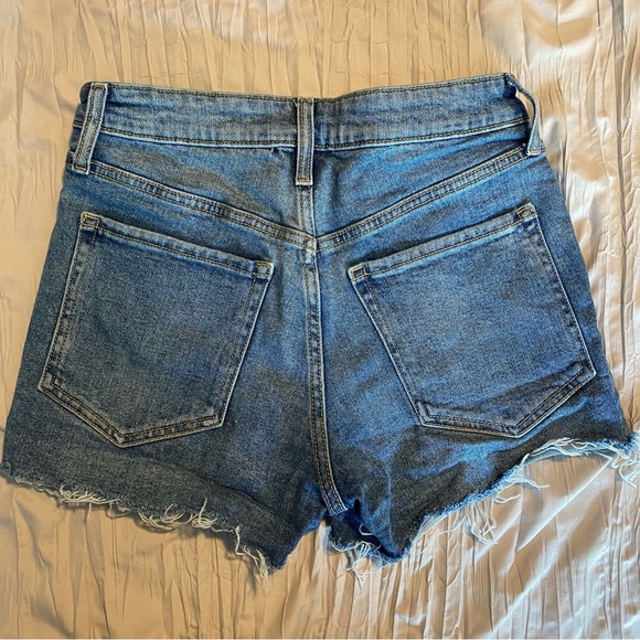 Old Navy distressed high rise denim shorts - Picture 3 of 4
